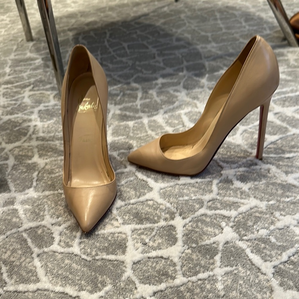 Christian Louboutin Nude Pumps